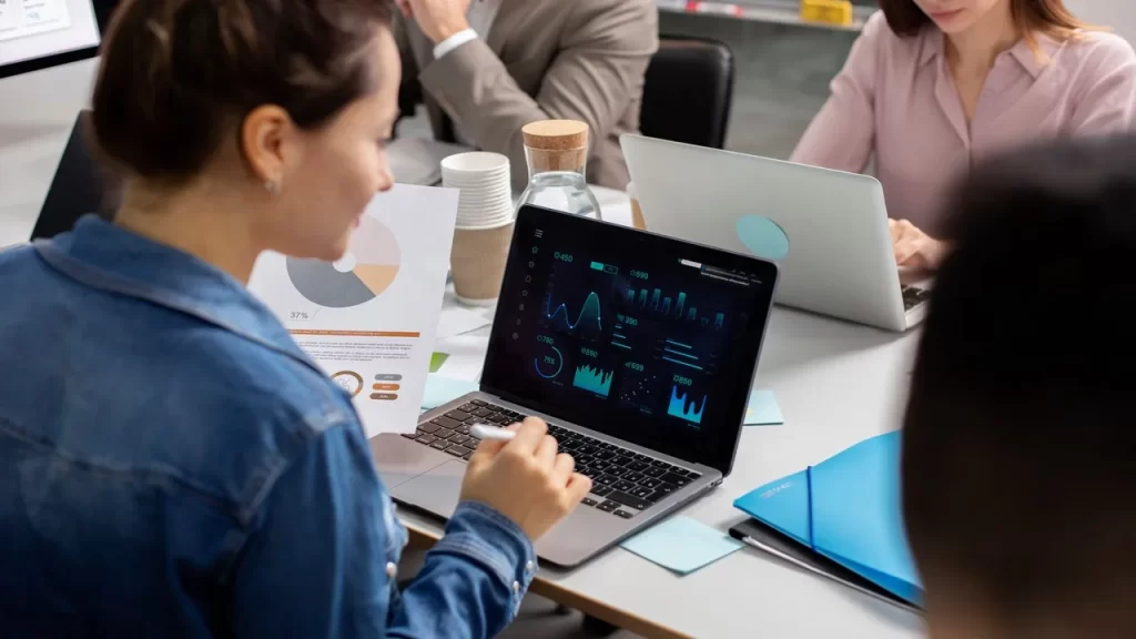 "Optimizing Performance in Virtual Data Centers